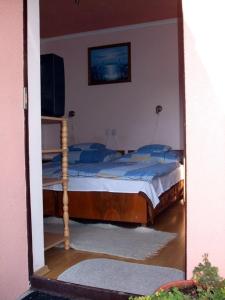 
A bed or beds in a room at Lugas Szallas
