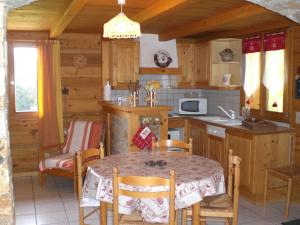 Köök või kööginurk majutusasutuses Chalet Le Carré