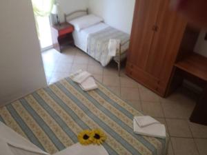 A bed or beds in a room at Hotel Penny