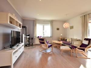 a living room with a couch and a tv at Cozy Holiday Home in Zierow near Baltic Sea Beach in Zierow