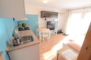 Kuchyňa alebo kuchynka v ubytovaní Apartament Malta Poznań