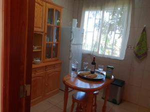 a kitchen with a table with two glasses of wine at Casa Angel y Carmen (La Dama, La Gomera) in El Cercado