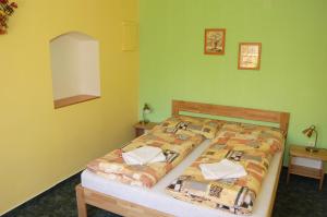 Posteľ alebo postele v izbe v ubytovaní Apartmány Florian