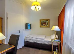Postel nebo postele na pokoji v ubytování Hotel Adler