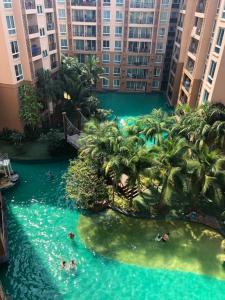 Bazén v ubytování Atlantis Condo Resort jomtien nebo v jeho okolí