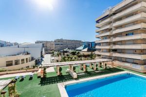 Bazén v ubytovaní by RIVA - Gorgeous 2 Bedroom Apartment in Centre of Puerto Banus alebo v jeho blízkosti