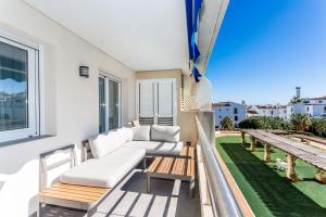 Balkón nebo terasa v ubytování by RIVA - Gorgeous 2 Bedroom Apartment in Centre of Puerto Banus