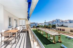Balkón nebo terasa v ubytování by RIVA - Gorgeous 2 Bedroom Apartment in Centre of Puerto Banus