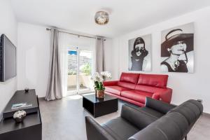 Oleskelutila majoituspaikassa by RIVA - Gorgeous 2 Bedroom Apartment in Centre of Puerto Banus