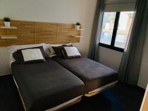 Postel nebo postele na pokoji v ubytování Apartamentos Zalabar + 37 fotografií
