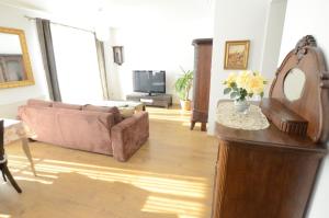 a living room with a couch and a mirror at Apartament Malta Poznań in Poznań