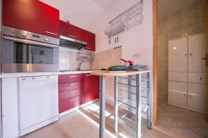 Kuchyň nebo kuchyňský kout v ubytování Strma Apartments