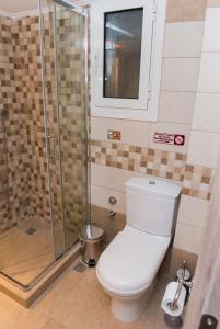 Koupelna v ubytování Lianos Apartments Business Class A