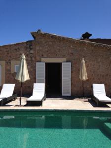 The swimming pool at or close to Ses llimoneres
