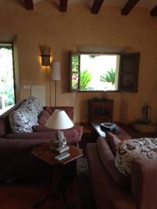 A seating area at Ses llimoneres