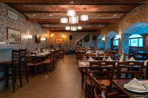 Restaurace v ubytování Al Ain Palace Hotel Abu Dhabi