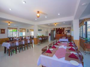Restaurace v ubytování Hotel Satyam