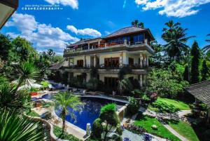 בריכת השחייה שנמצאת ב-Villa Alba Bali Dive Resort או באזור