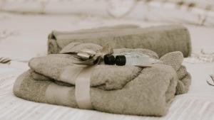 a couple of towels on a bed with a ribbon at The King Street Holiday Apartment in Inverness City Centre in Inverness