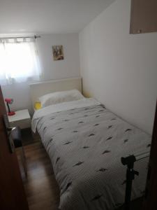 Postel nebo postele na pokoji v ubytování Apartmani Island