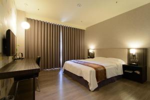 Gallery image of Grand Crystal Hotel in Hsinchu City