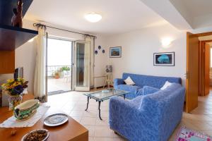 Posedenie v ubytovaní Fontana Vecchia Seaview Apartment