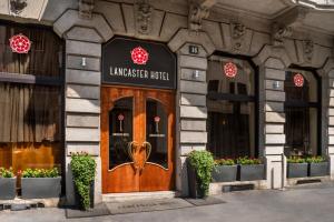 Η πρόσοψη ή η είσοδος του Lancaster Hotel