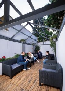 Χώρος καθιστικού στο Lancaster Hotel