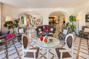 a living room with a table and chairs at Hotel Alpha in Sant'Agnello