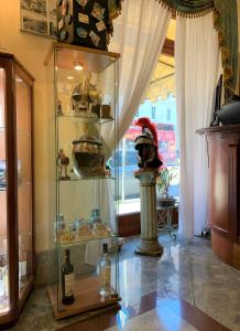a room with a display case filled with lots of items at Hotel Stromboli in Rome