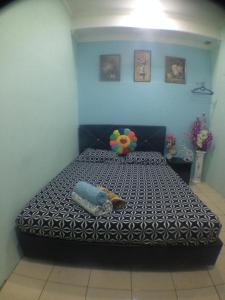 מיטה או מיטות בחדר ב-KK Homestays 4 Rooms