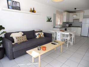 A kitchen or kitchenette at Apartamentos Medano - Duplex Sea Views