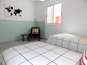 A bed or beds in a room at Apartamentos Medano - Duplex Sea Views