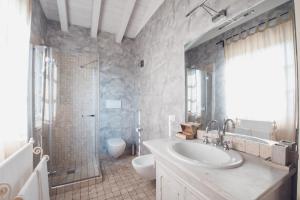 
Een badkamer bij La Favola Sirmione

