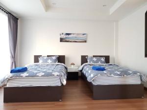 Giường trong phòng chung tại Townhouse 5 mins from Central Airport plaza changmai