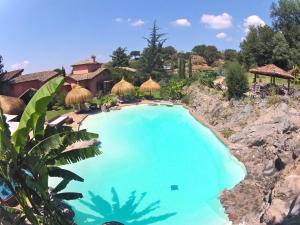 Bazén v ubytování Antica Pietrara B&B nebo v jeho okolí