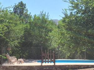 Bazén v ubytování Cabaña Nonna Alma nebo v jeho okolí