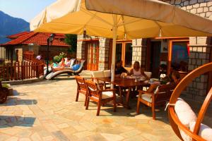 Um restaurante ou outro lugar para comer em Archontiko Metsovou Luxury Boutique Hotel