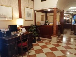 TV a/nebo společenská místnost v ubytování Hotel Falier