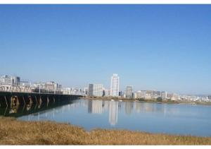 widok na rzekę z miastem w tle w obiekcie Daihan Building / Vacation STAY 3304 w Osace
