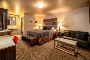 a hotel room with a bed and a couch at Crescent Bay Inn in Laguna Beach