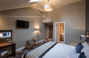 Ένα ή περισσότερα κρεβάτια σε δωμάτιο στο The John Russell Fox Wetherspoon