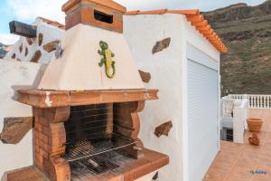 AyagauresにあるFinca Artemi Carretera Ayagauresの裏の暖炉