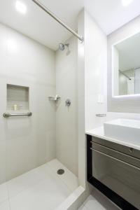 Un baño de Hotel Casa Blanca