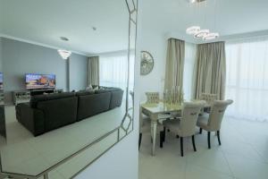 Gallery image of Stunning 5* 4BR-Oceanfront-Apartment in Dubai
