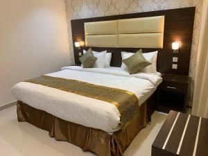Postel nebo postele na pokoji v ubytování Asfar Suites + 32 fotografií