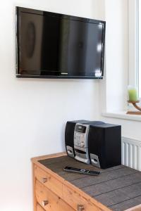 TV a/nebo společenská místnost v ubytování Apart Gruber