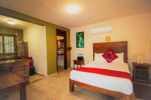 Postel nebo postele na pokoji v ubytování El Roble Nature Hotel & Lagoon