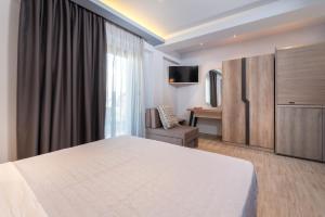 a hotel room with a large bed and a television at Oasis in Sarti