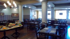 a restaurant with tables and chairs with food on them at Canoas Parque Hotel in Canoas +31 photos
